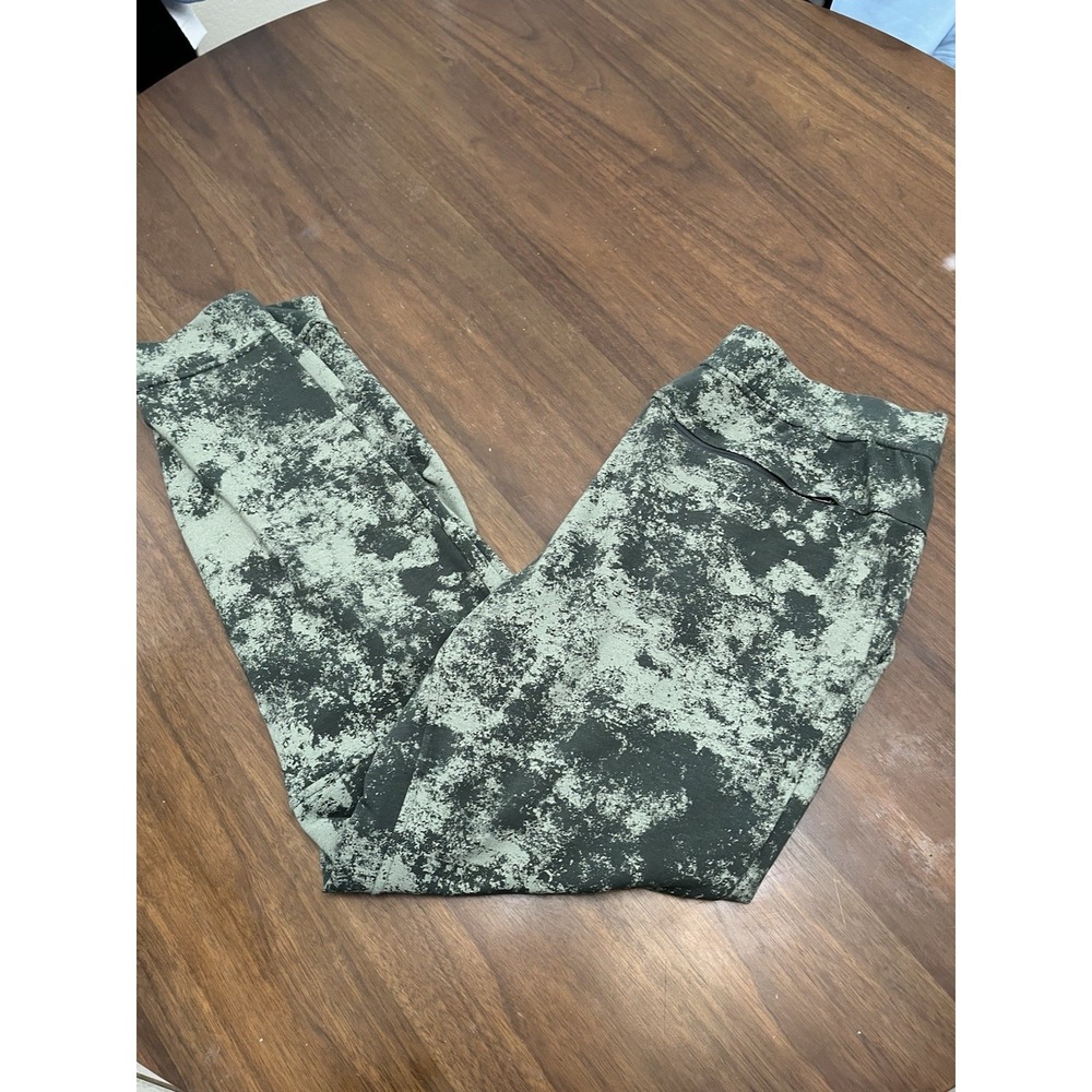 Lululemon License to Train Jogger Mens Size L Green Camo Tapered Athletic Pants